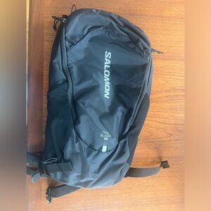 Salomon Trailblazer black backpack 10L